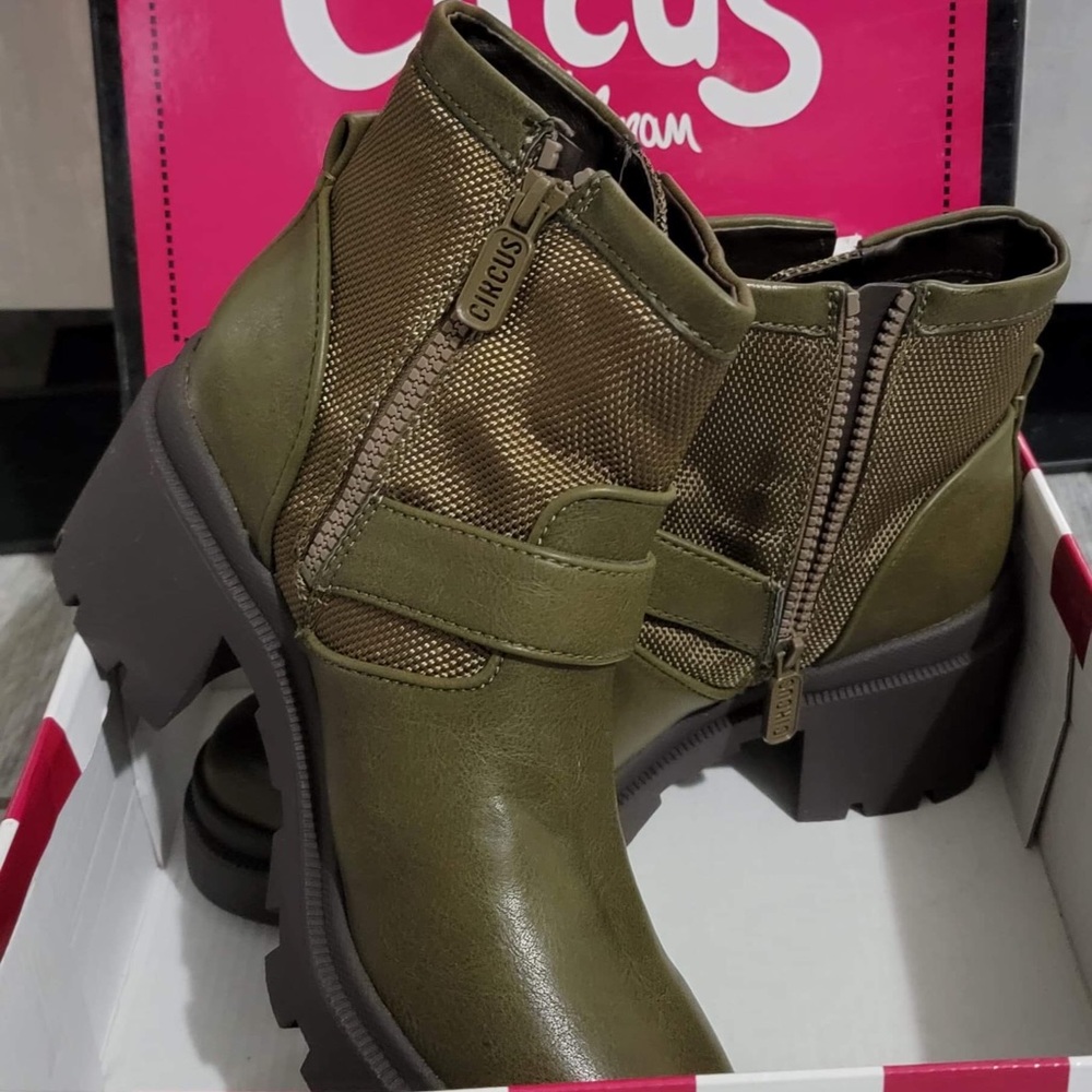 Hunter Green Boots - Picture 2 of 2